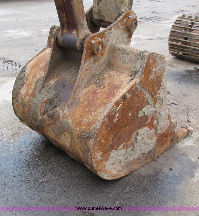 image for item I4212 1998 John Deere 120 excavator