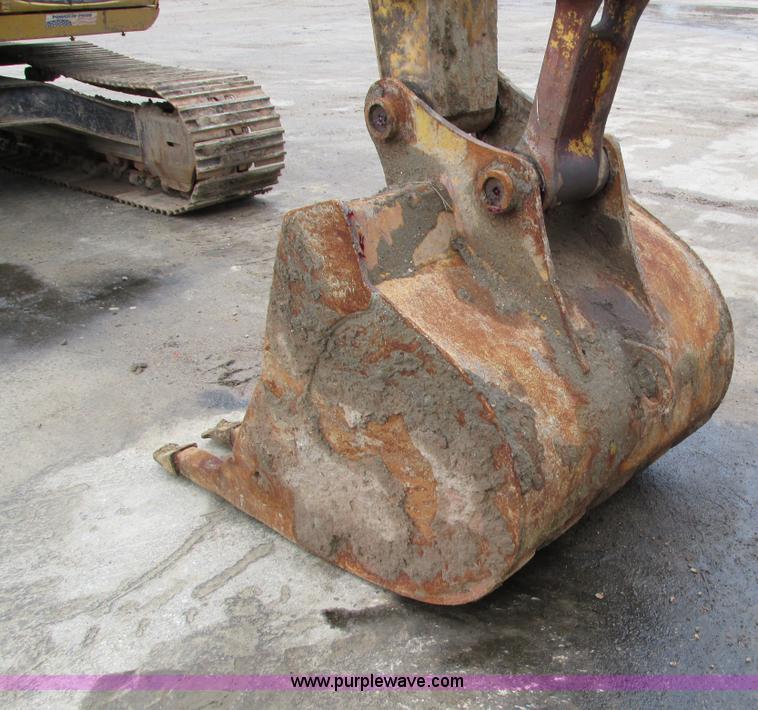 image for item I4212 1998 John Deere 120 excavator