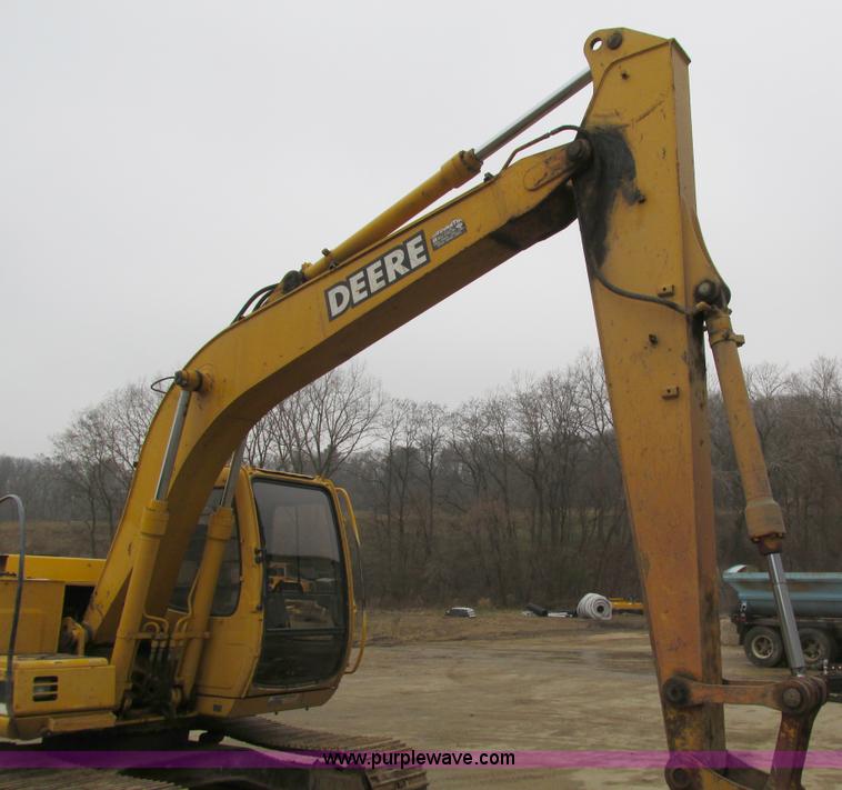 image for item I4212 1998 John Deere 120 excavator