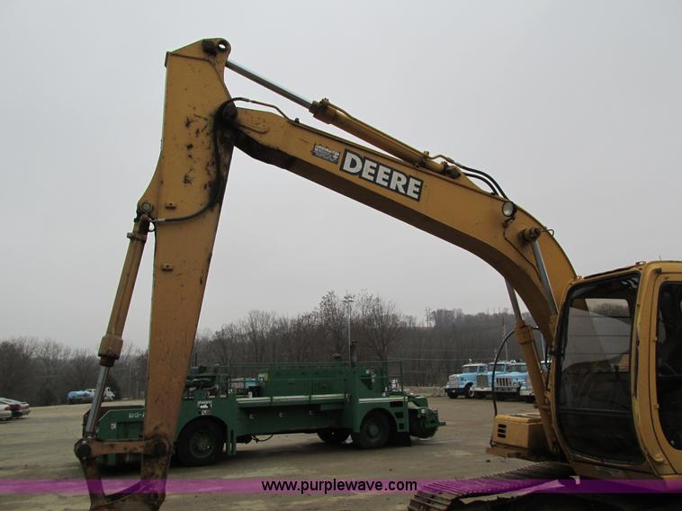 image for item I4212 1998 John Deere 120 excavator