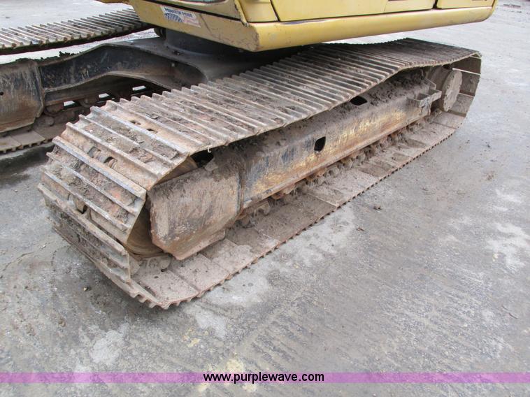 image for item I4212 1998 John Deere 120 excavator