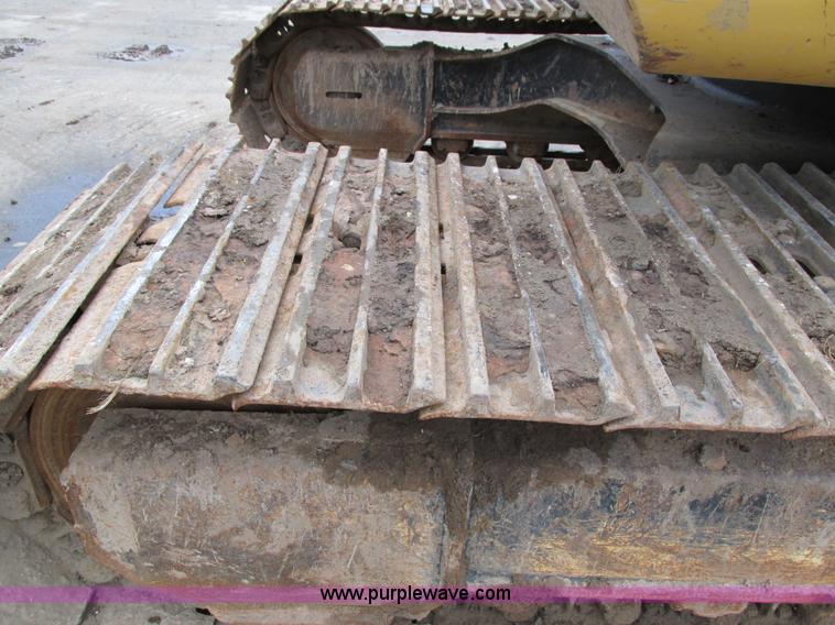 image for item I4212 1998 John Deere 120 excavator