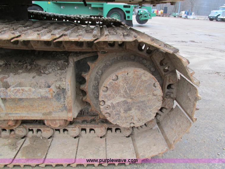 image for item I4212 1998 John Deere 120 excavator