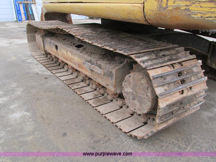 image for item I4212 1998 John Deere 120 excavator