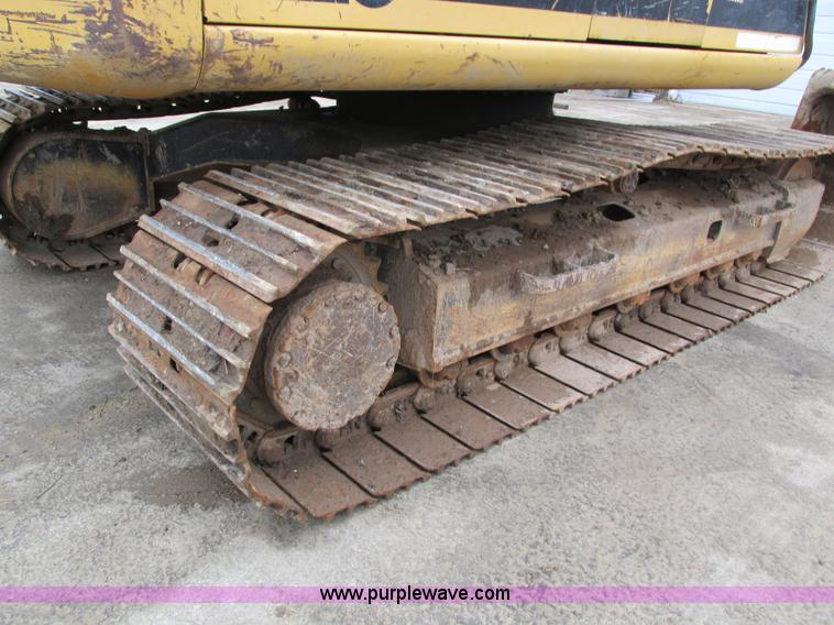 image for item I4212 1998 John Deere 120 excavator