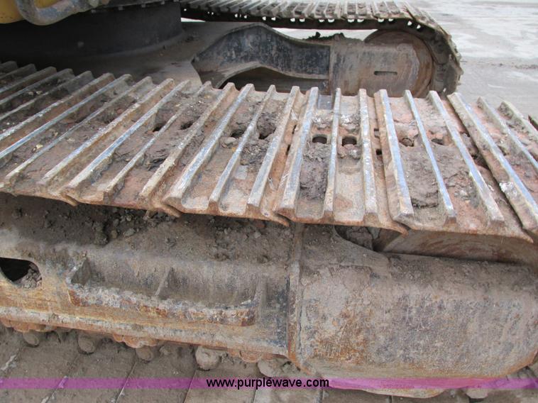 image for item I4212 1998 John Deere 120 excavator