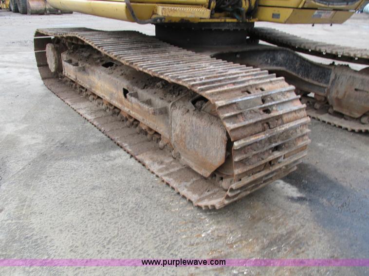 image for item I4212 1998 John Deere 120 excavator