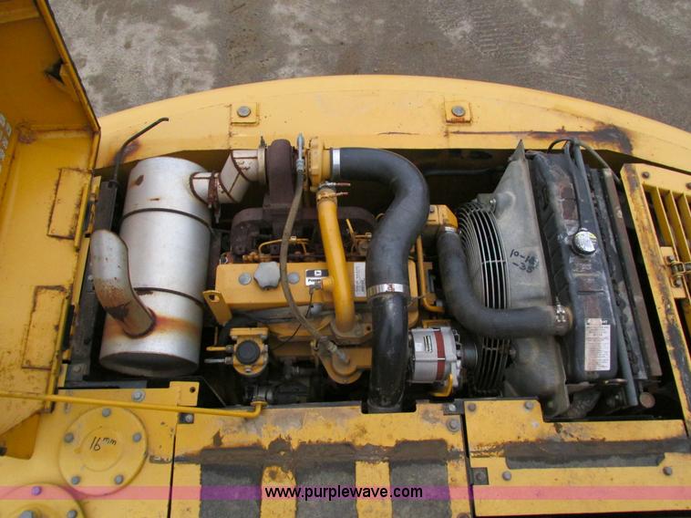 image for item I4212 1998 John Deere 120 excavator