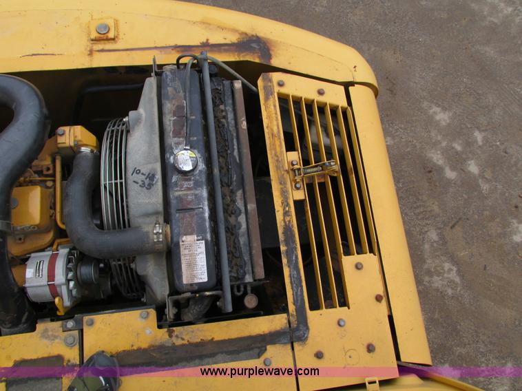 image for item I4212 1998 John Deere 120 excavator