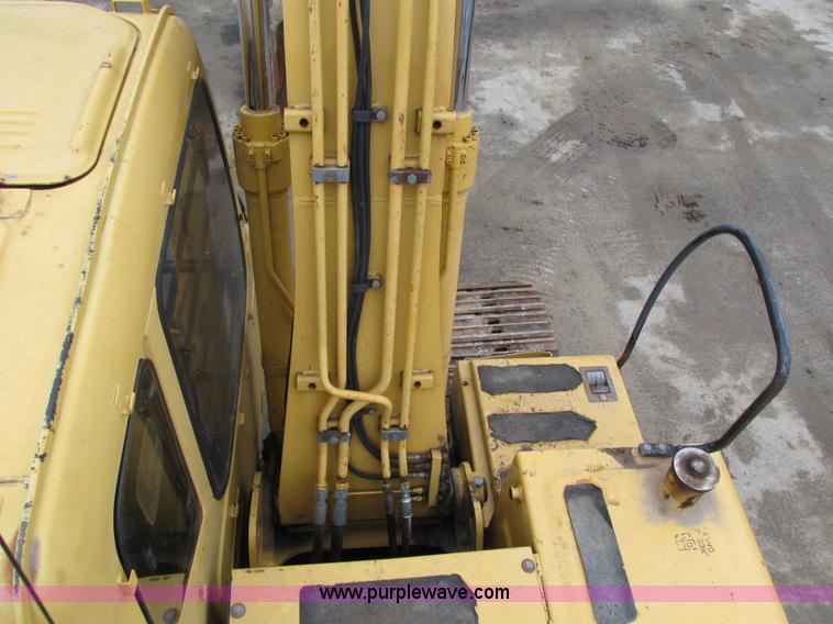 image for item I4212 1998 John Deere 120 excavator