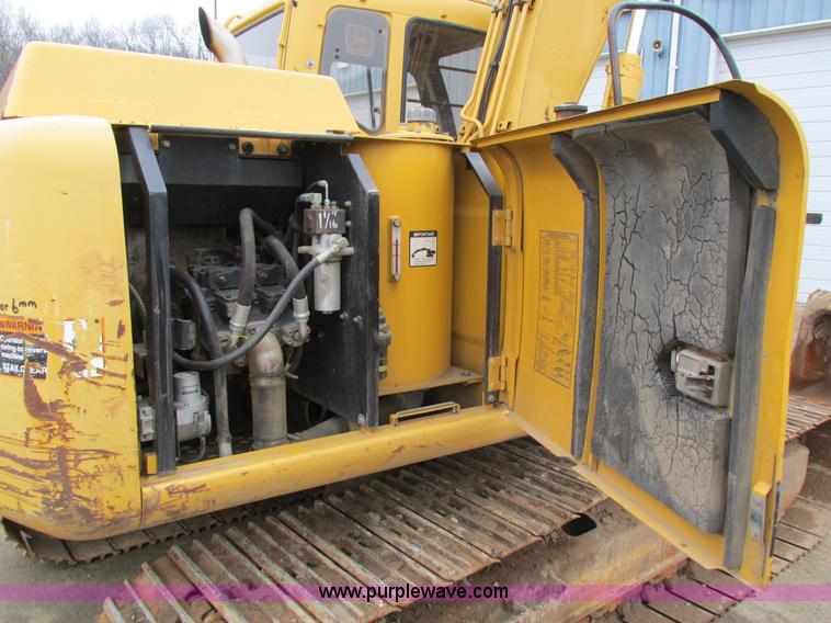 image for item I4212 1998 John Deere 120 excavator