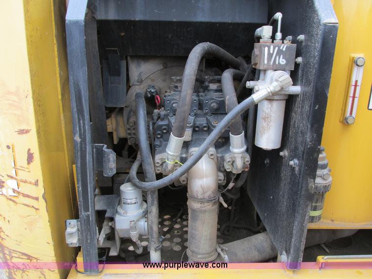 image for item I4212 1998 John Deere 120 excavator