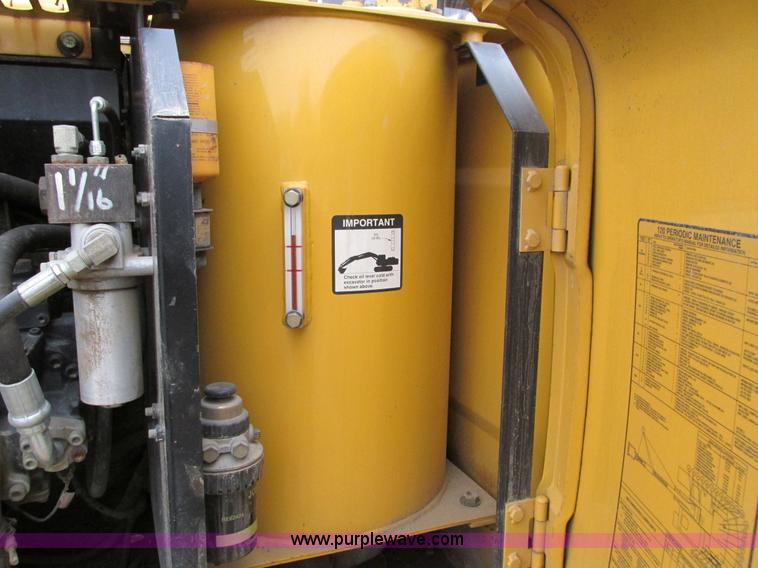 image for item I4212 1998 John Deere 120 excavator