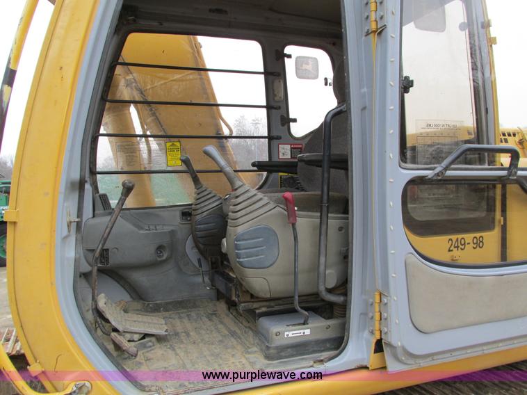 image for item I4212 1998 John Deere 120 excavator