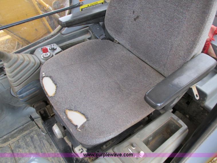 image for item I4212 1998 John Deere 120 excavator