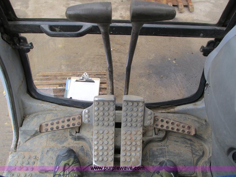 image for item I4212 1998 John Deere 120 excavator