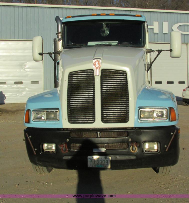 image for item I4214 1996 Kenworth T600 tri axle semi truck
