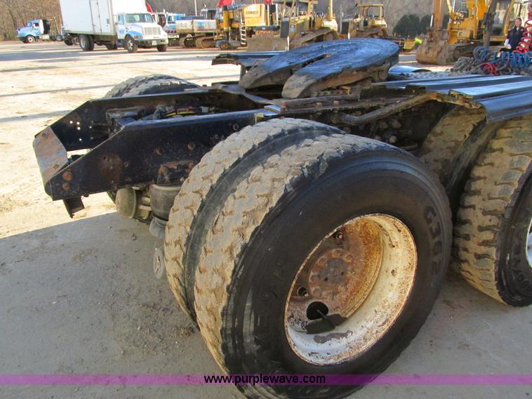 image for item I4214 1996 Kenworth T600 tri axle semi truck