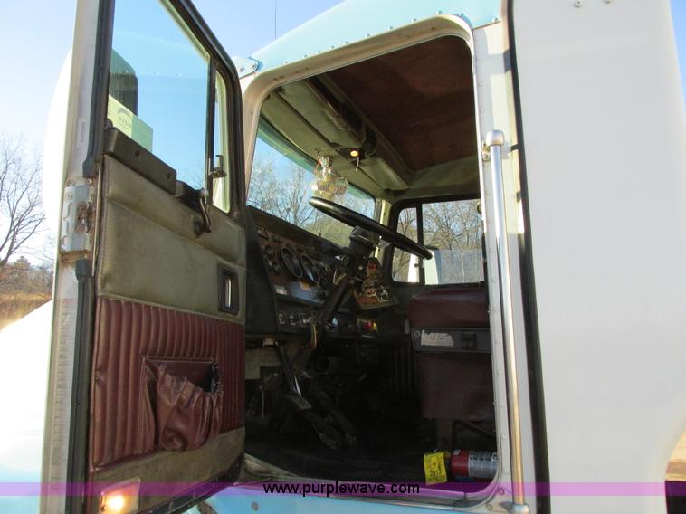 image for item I4214 1996 Kenworth T600 tri axle semi truck