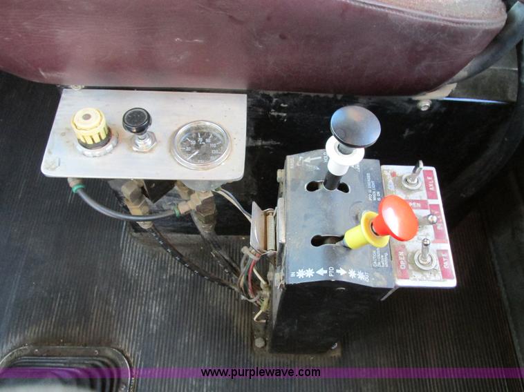 image for item I4214 1996 Kenworth T600 tri axle semi truck