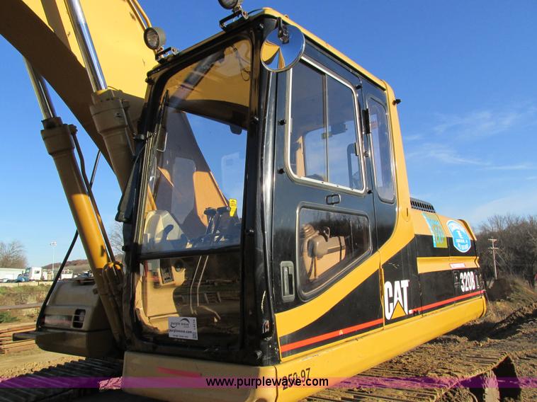 image for item I4216 1997 Caterpillar 320BL excavator
