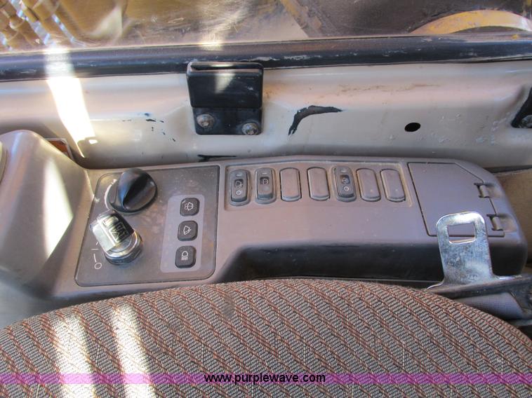 image for item I4216 1997 Caterpillar 320BL excavator