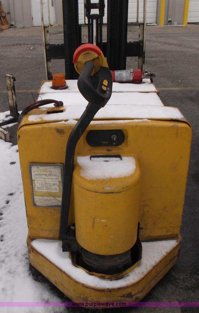 image for item AW9192 2007 Yale MCW040 walk-behind electric forklift