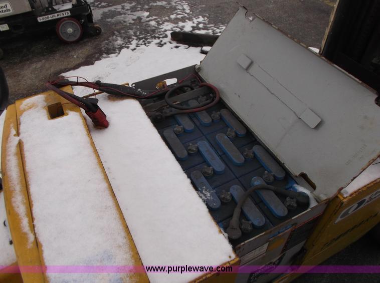 image for item AW9192 2007 Yale MCW040 walk-behind electric forklift