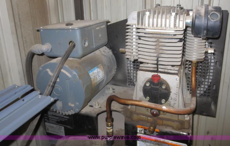 image for item F6746 MI-T-M Corporation air compressor