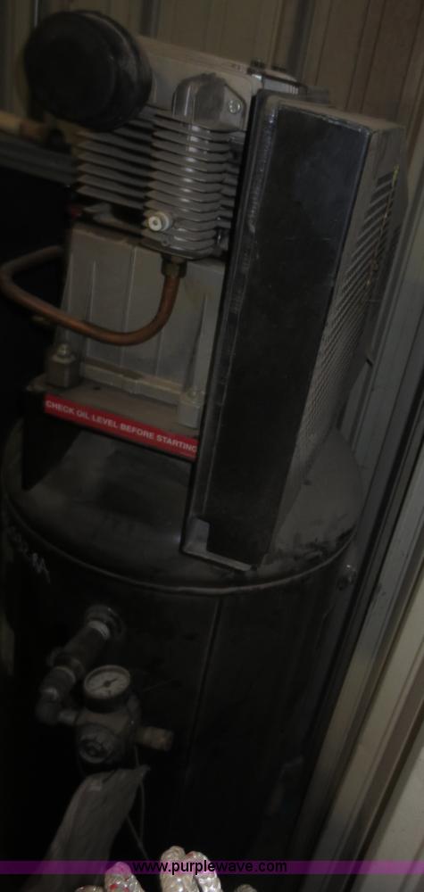 image for item F6746 MI-T-M Corporation air compressor