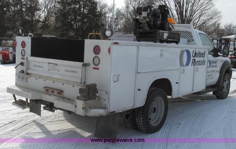 image for item G2214 2006 Ford F550 utility truck