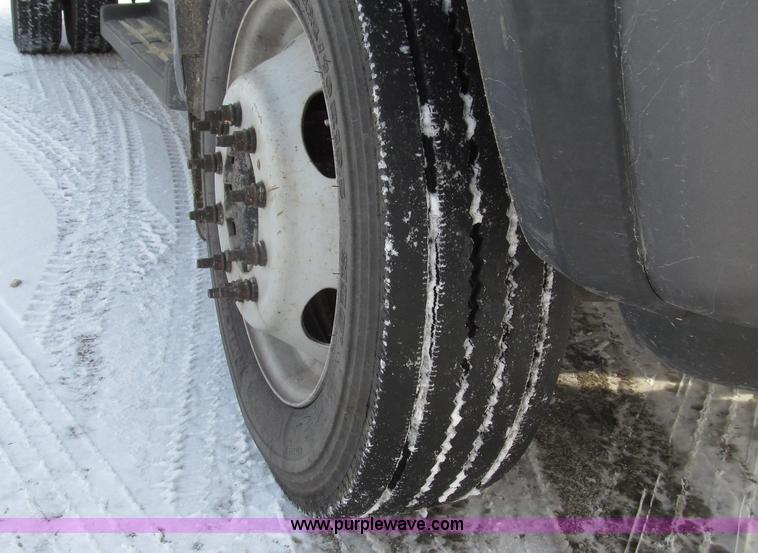 image for item G2214 2006 Ford F550 utility truck