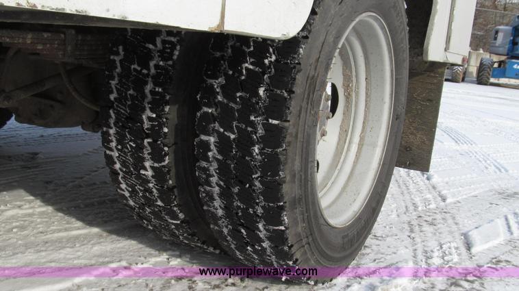 image for item G2214 2006 Ford F550 utility truck