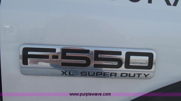 image for item G2214 2006 Ford F550 utility truck