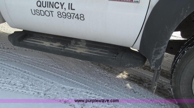 image for item G2214 2006 Ford F550 utility truck