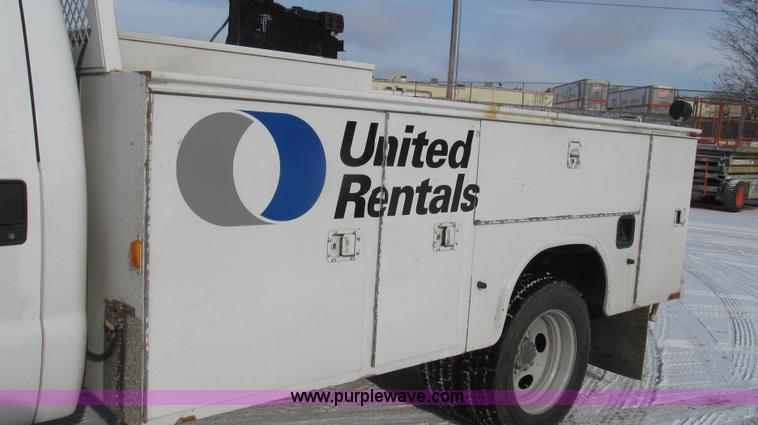 image for item G2214 2006 Ford F550 utility truck