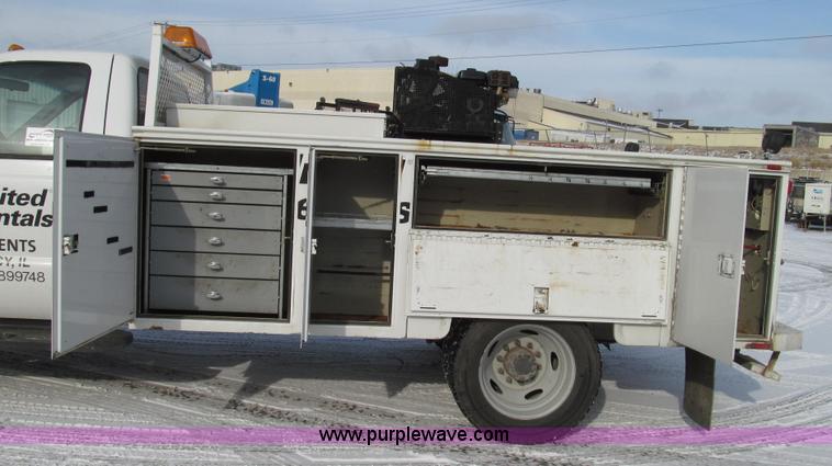 image for item G2214 2006 Ford F550 utility truck