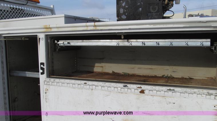 image for item G2214 2006 Ford F550 utility truck