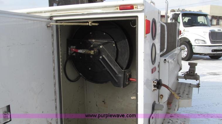 image for item G2214 2006 Ford F550 utility truck