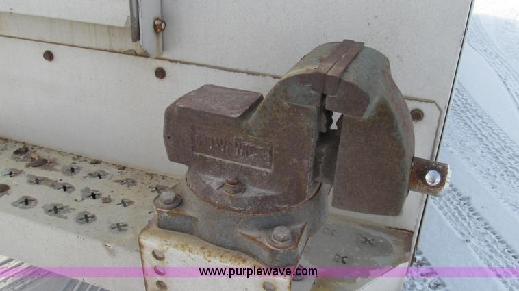 image for item G2214 2006 Ford F550 utility truck