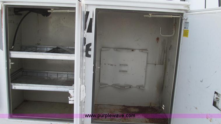 image for item G2214 2006 Ford F550 utility truck