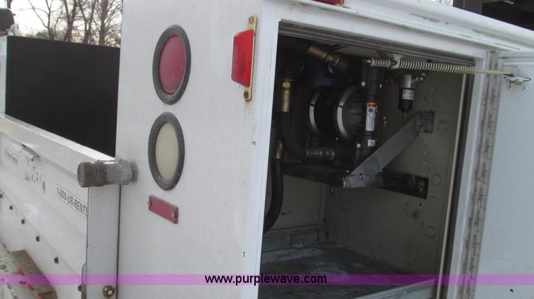 image for item G2214 2006 Ford F550 utility truck