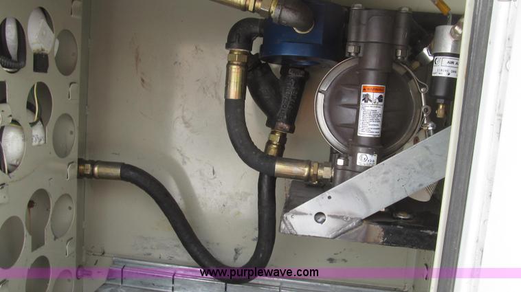 image for item G2214 2006 Ford F550 utility truck