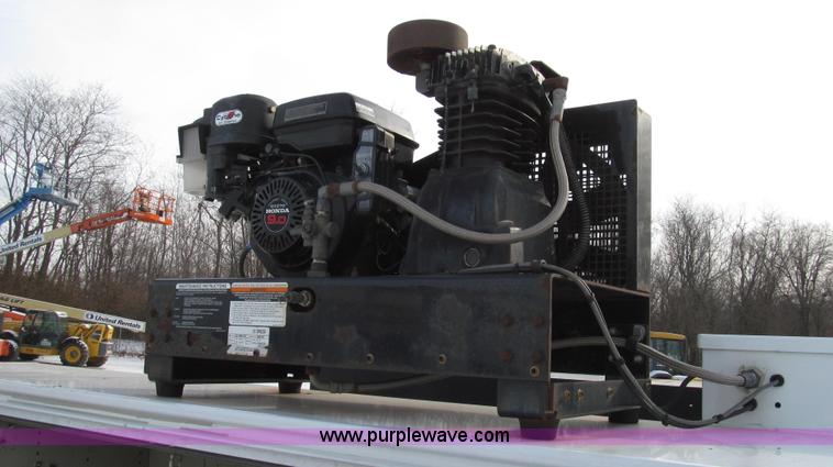 image for item G2214 2006 Ford F550 utility truck