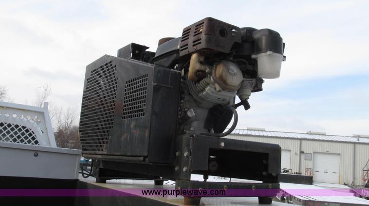 image for item G2214 2006 Ford F550 utility truck