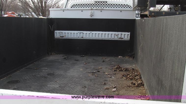 image for item G2214 2006 Ford F550 utility truck