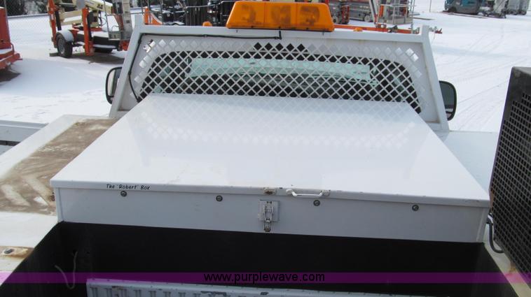 image for item G2214 2006 Ford F550 utility truck