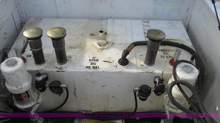 image for item G2214 2006 Ford F550 utility truck