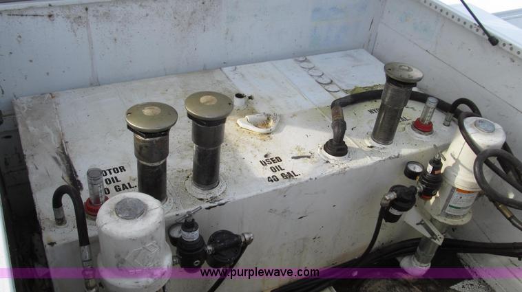 image for item G2214 2006 Ford F550 utility truck