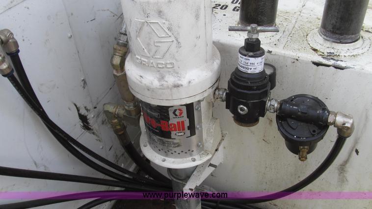 image for item G2214 2006 Ford F550 utility truck